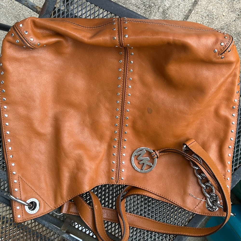 MICHAEL Michael Kors Large Tan Leather Tote with Logo Charm